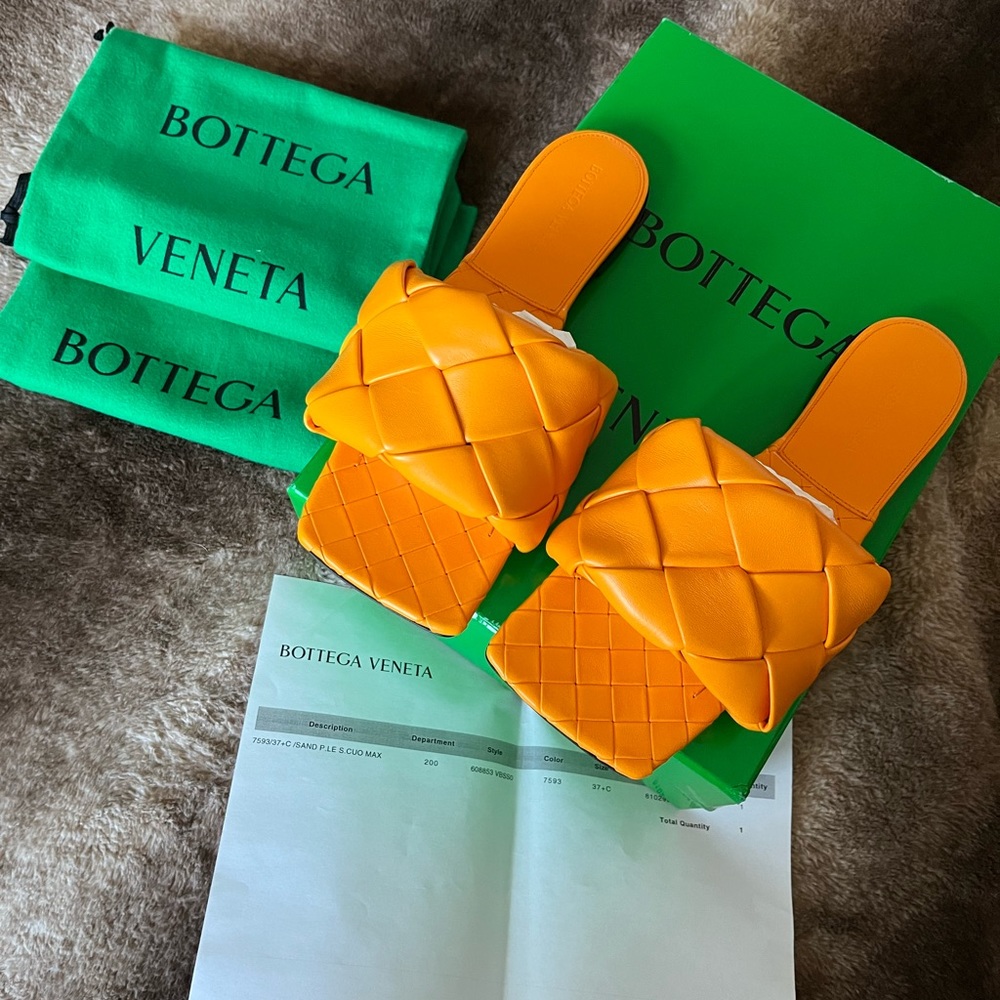 BOTTEGA VENETA Lido Flat Sandal 7.5 37.5 Orange leather NEW